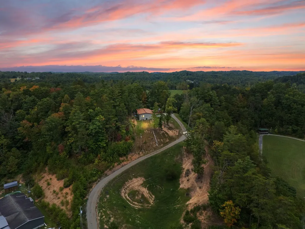 90 Damy Lane Campton KY 41301