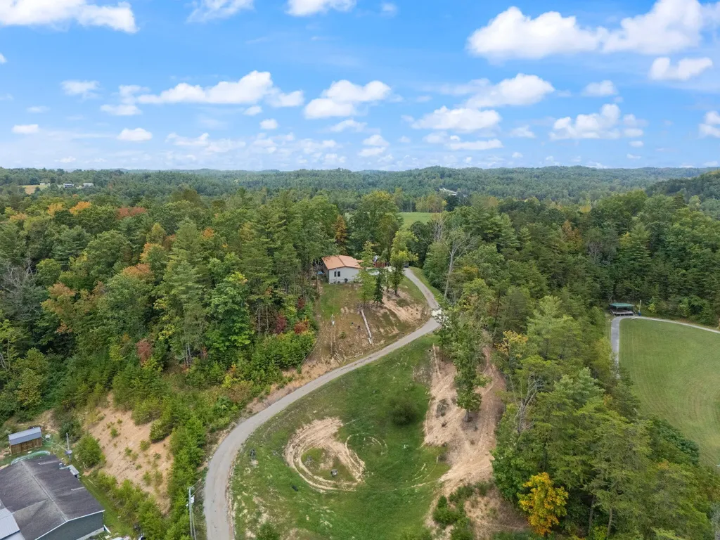 90 Damy Lane Campton KY 41301