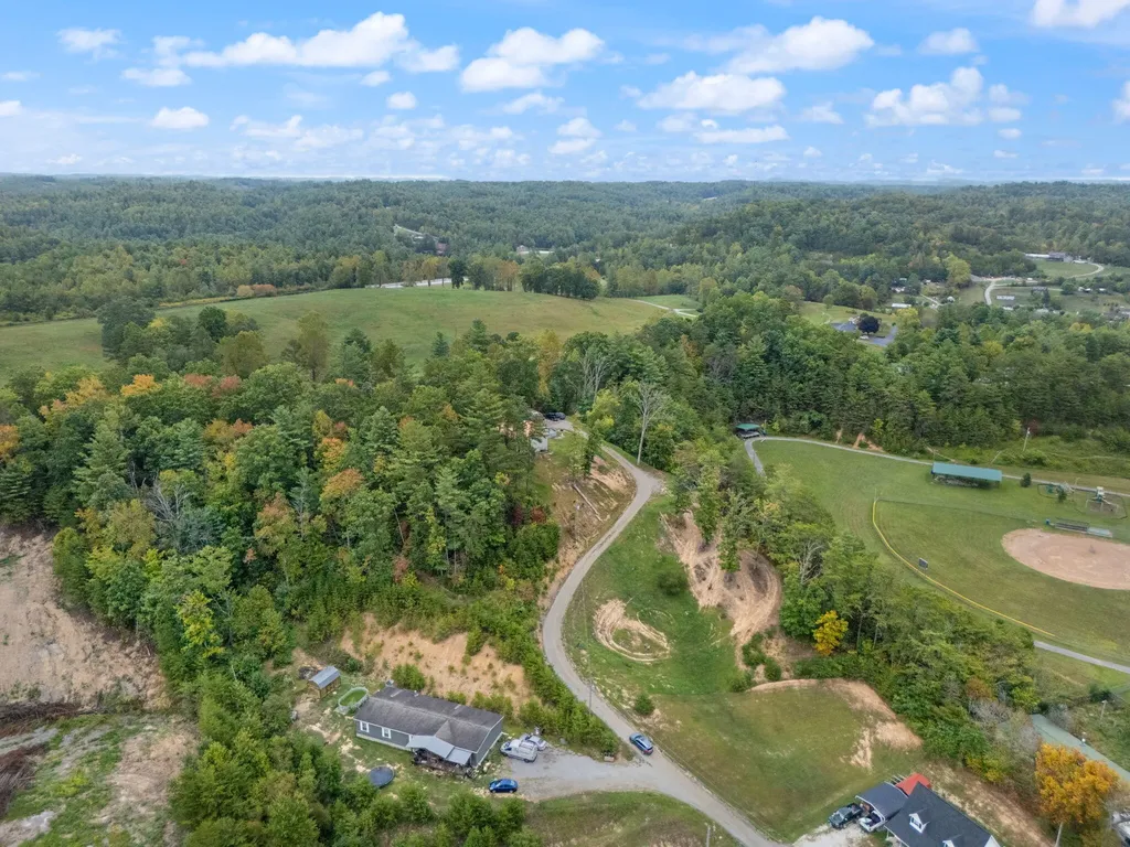 90 Damy Lane Campton KY 41301