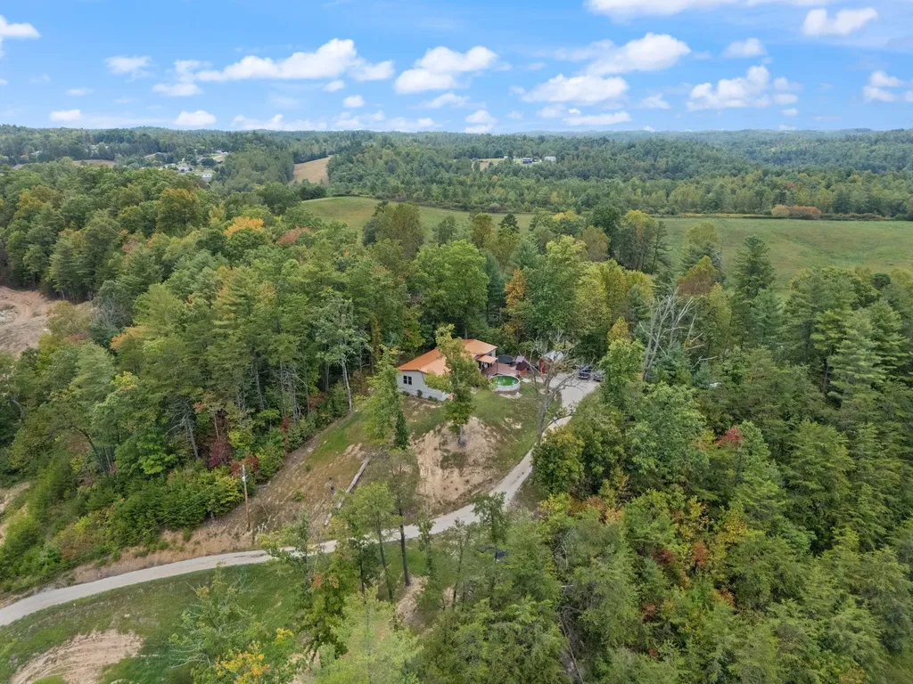 90 Damy Lane Campton KY 41301