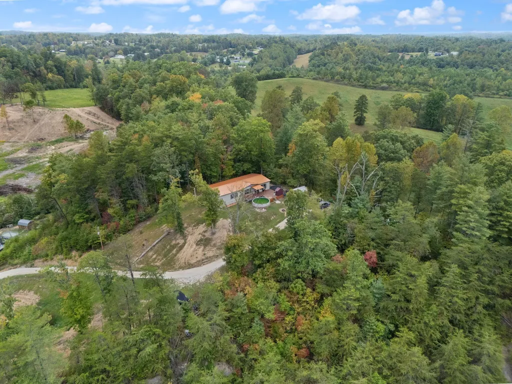 90 Damy Lane Campton KY 41301