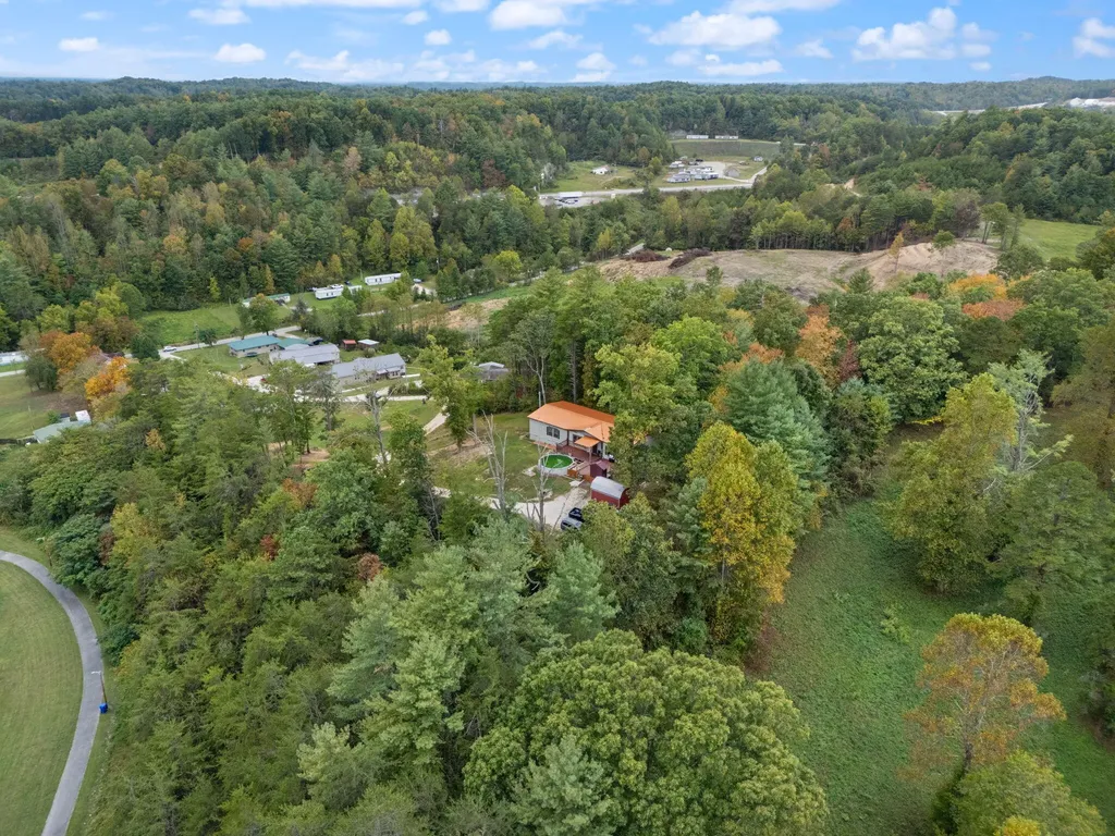 90 Damy Lane Campton KY 41301
