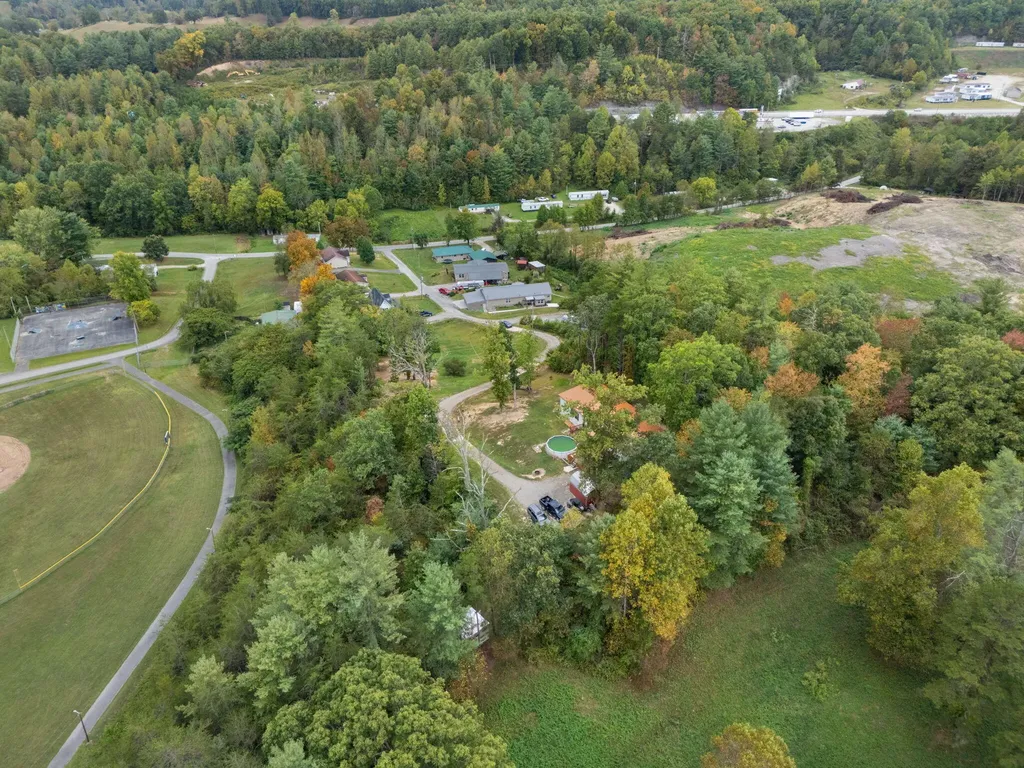 90 Damy Lane Campton KY 41301