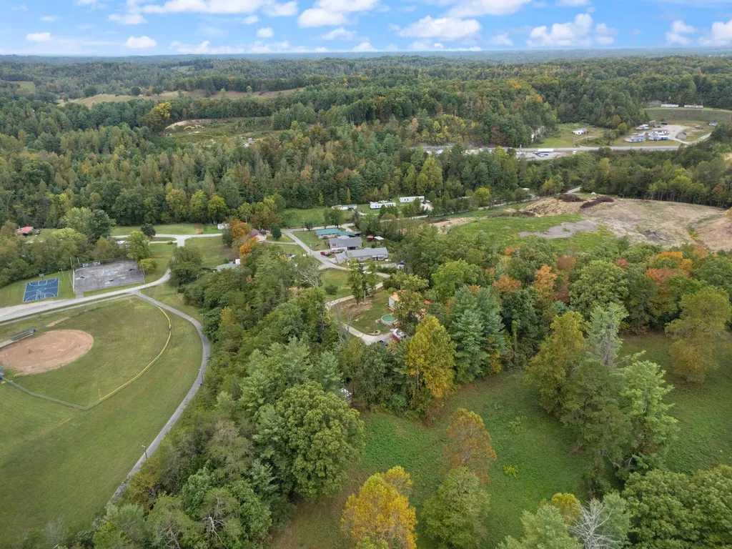 90 Damy Lane Campton KY 41301