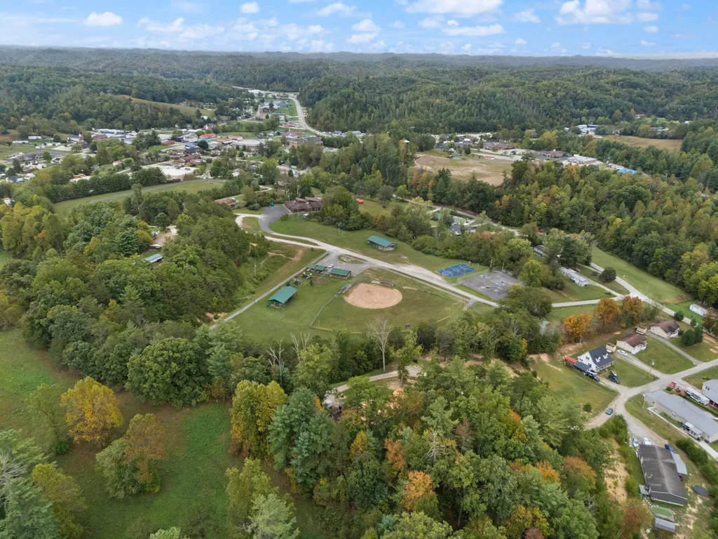 90 Damy Lane Campton KY 41301
