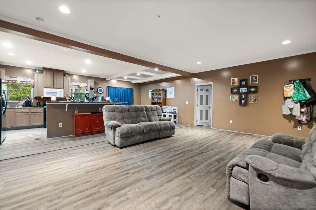 90 Damy Lane Campton KY 41301