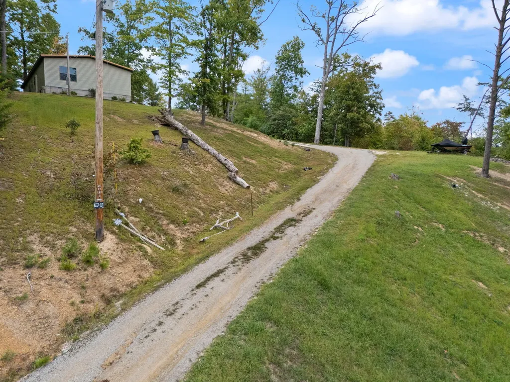 90 Damy Lane Campton KY 41301