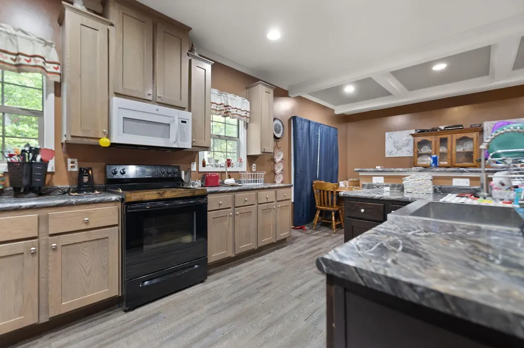 90 Damy Lane Campton KY 41301