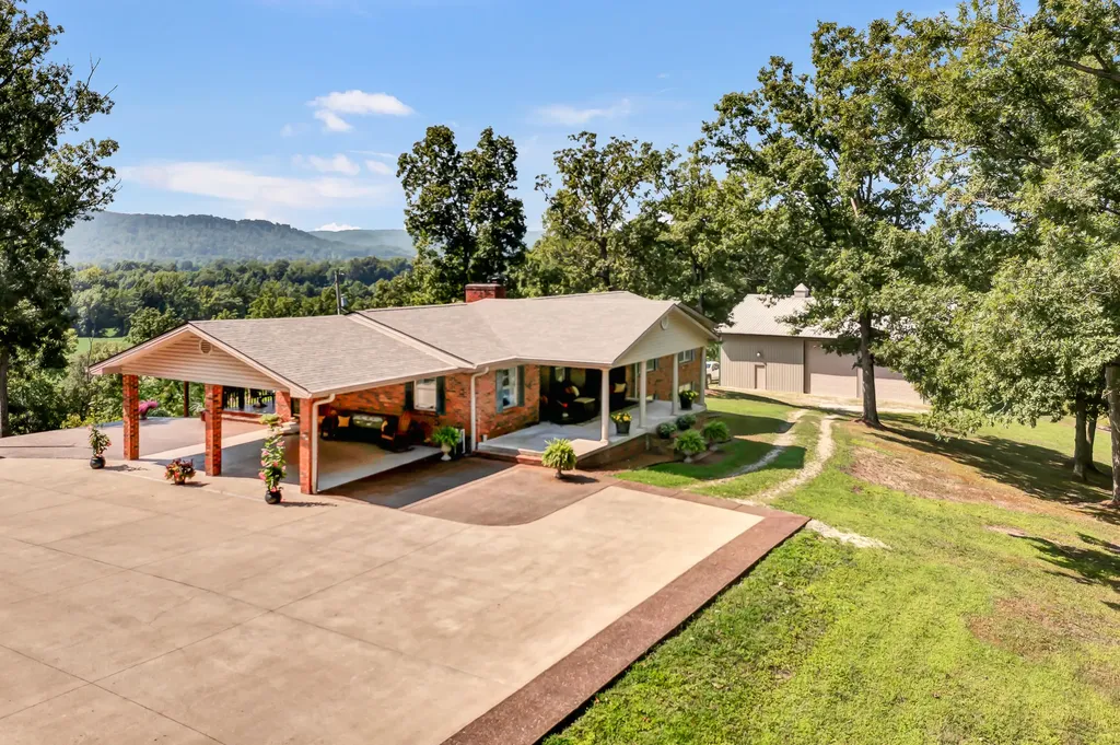 175 N Bend Road Stanton KY 40380