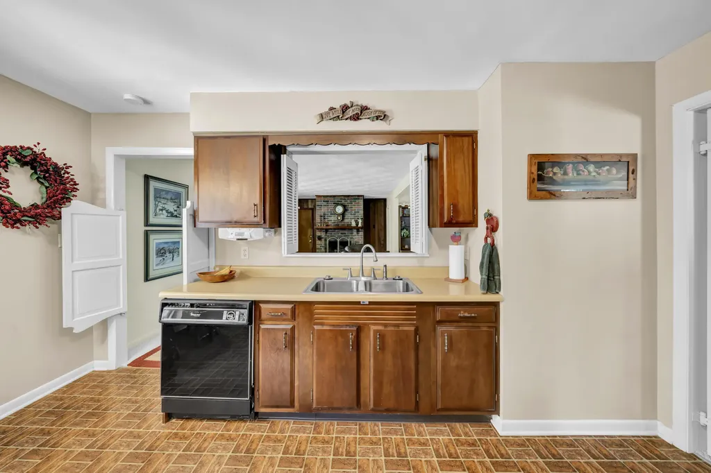 175 N Bend Road Stanton KY 40380