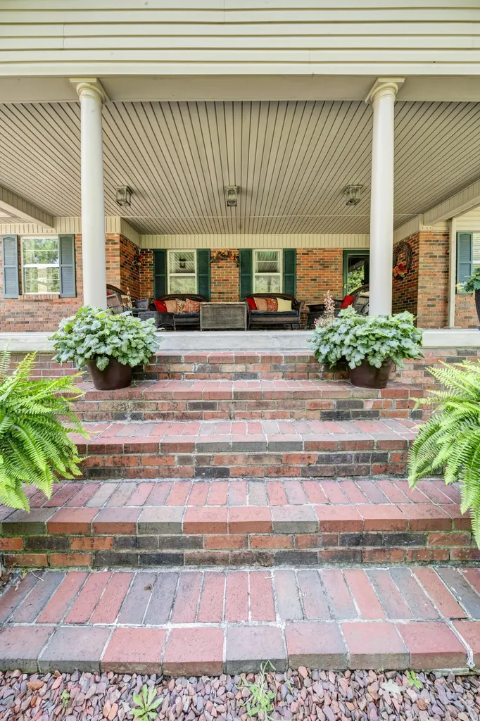 175 N Bend Road Stanton KY 40380