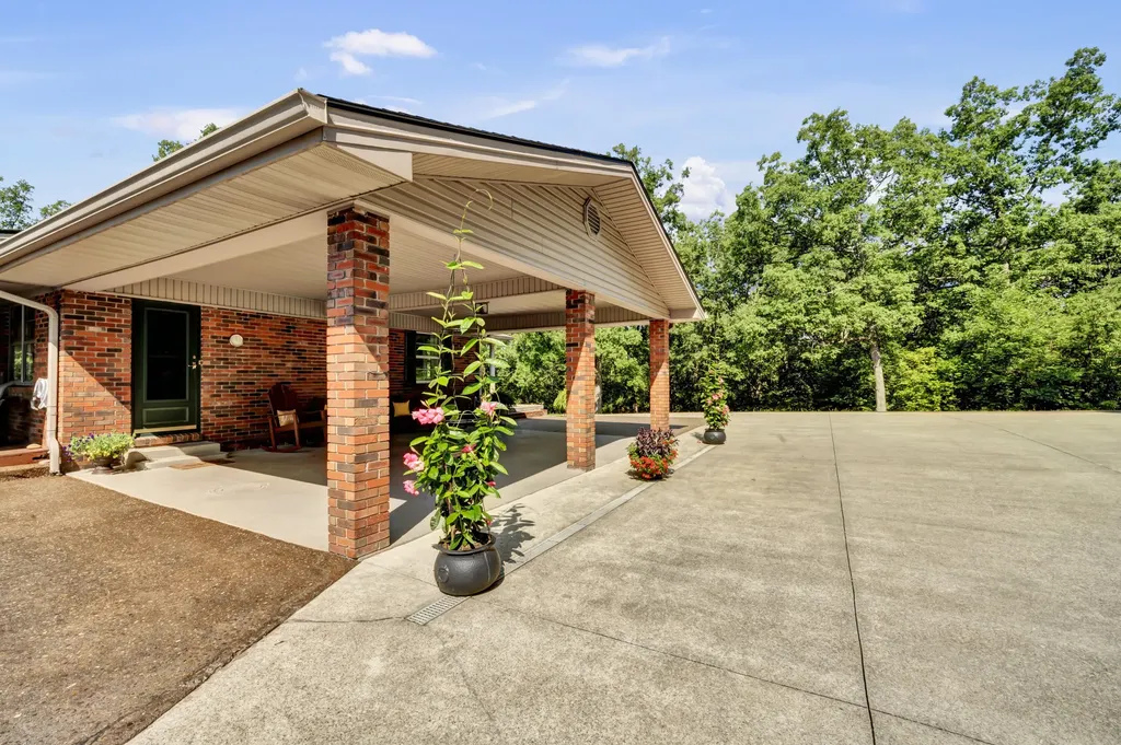 175 N Bend Road Stanton KY 40380