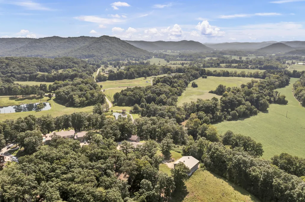 175 N Bend Road Stanton KY 40380
