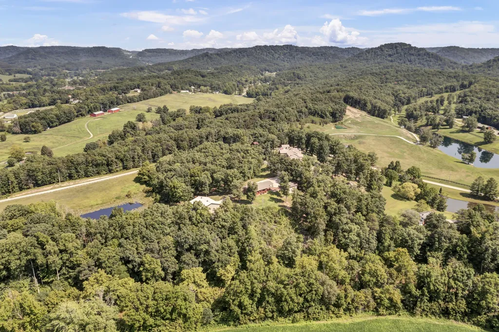 175 N Bend Road Stanton KY 40380