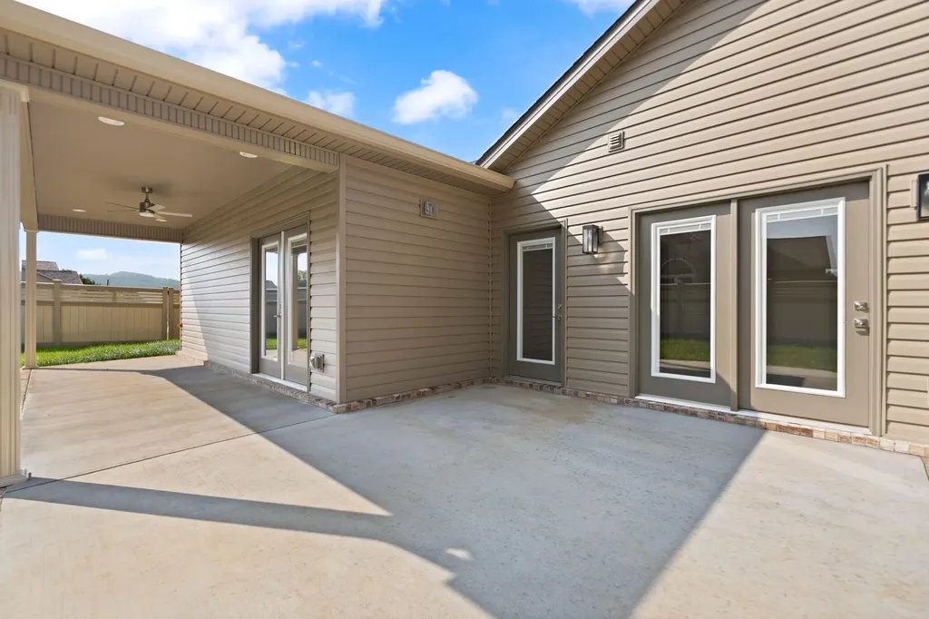 118 A W Canterbury Drive Bronston KY 42518