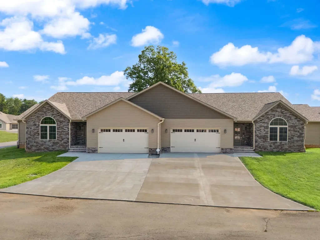 118 A W Canterbury Drive Bronston KY 42518