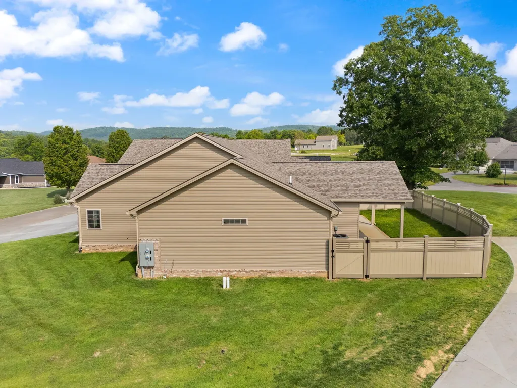 118 A W Canterbury Drive Bronston KY 42518