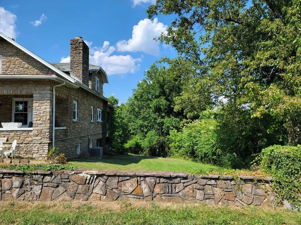 159 E Walnut Street Mount Olivet KY 41064