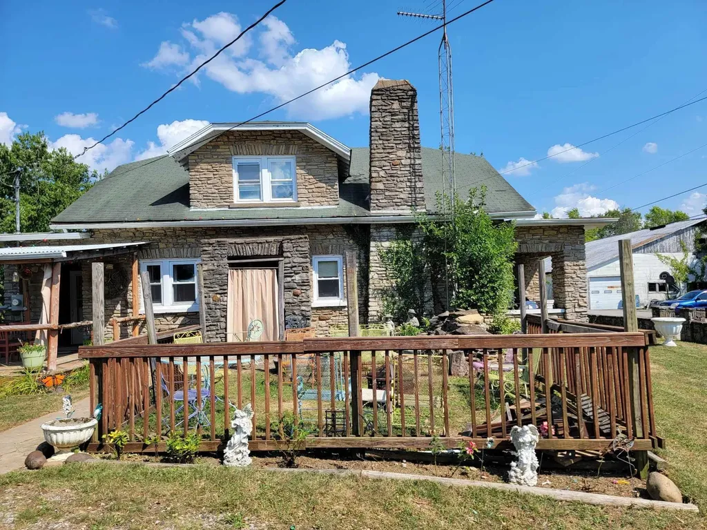 159 E Walnut Street Mount Olivet KY 41064