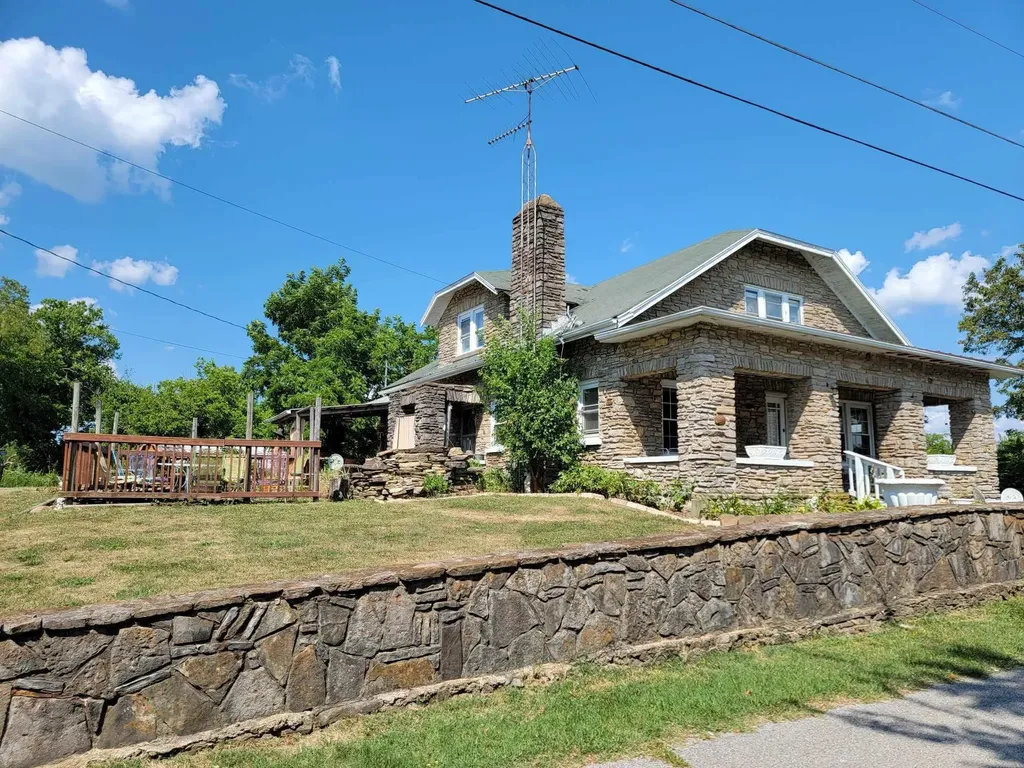 159 E Walnut Street Mount Olivet KY 41064
