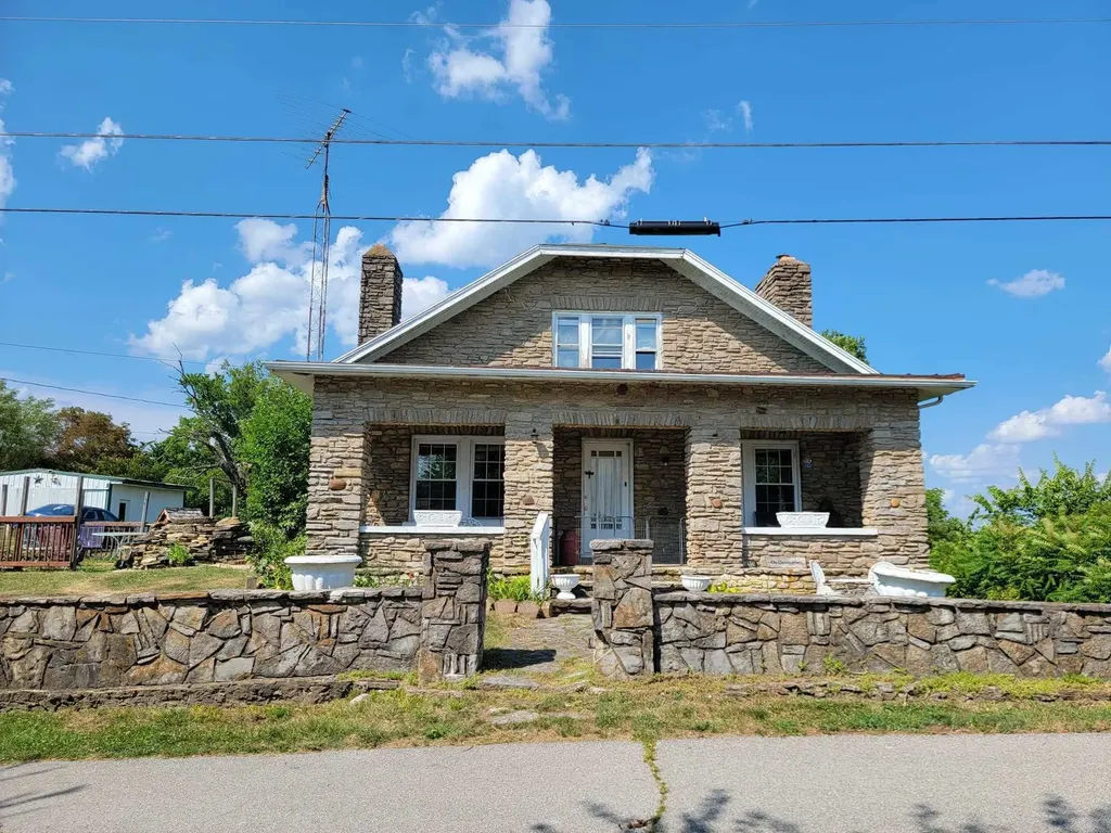 159 E Walnut Street Mount Olivet KY 41064