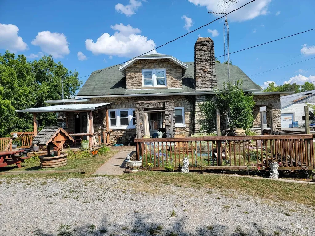 159 E Walnut Street Mount Olivet KY 41064