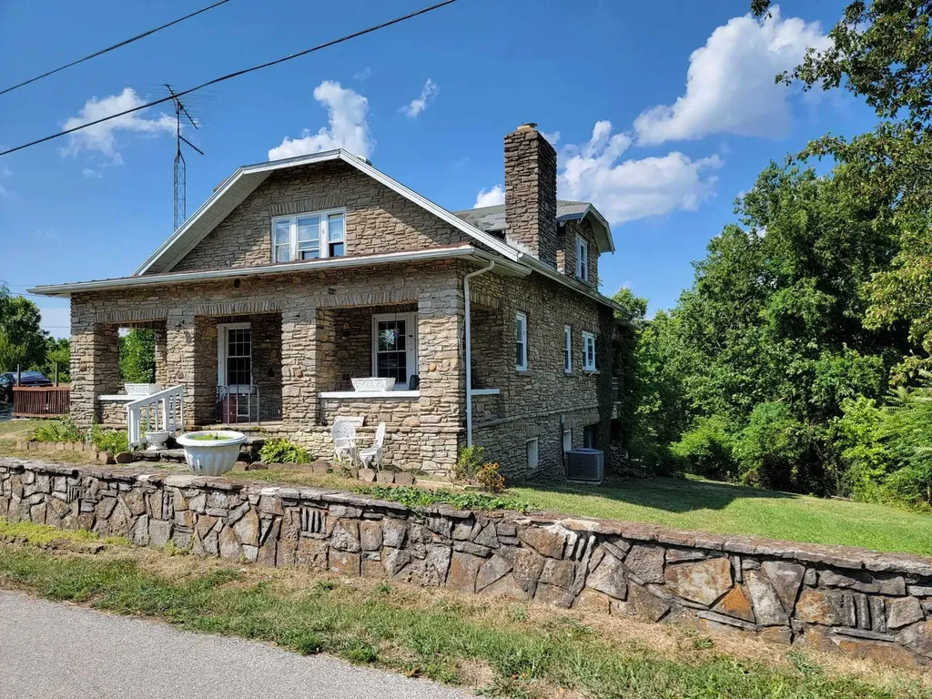 159 E Walnut Street Mount Olivet KY 41064
