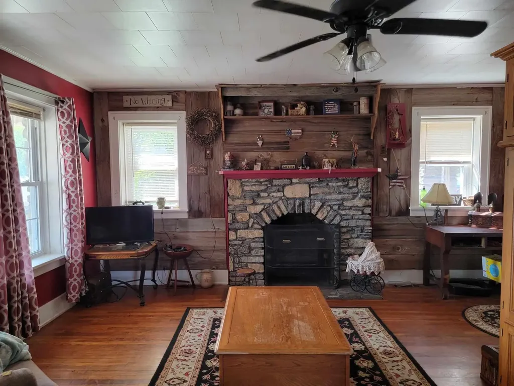 159 E Walnut Street Mount Olivet KY 41064