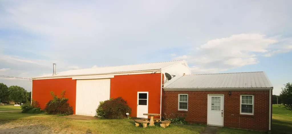 5689 State Highway 290 Mckee KY 40447