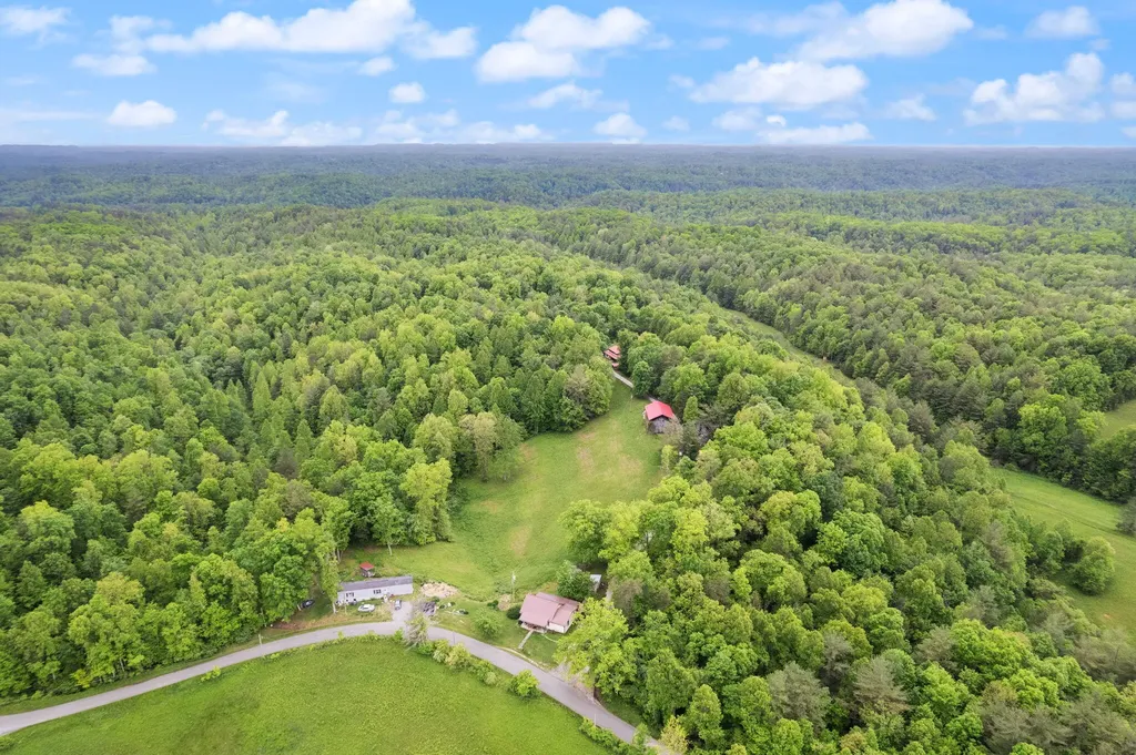 6 Firefly Lane Campton KY 41301