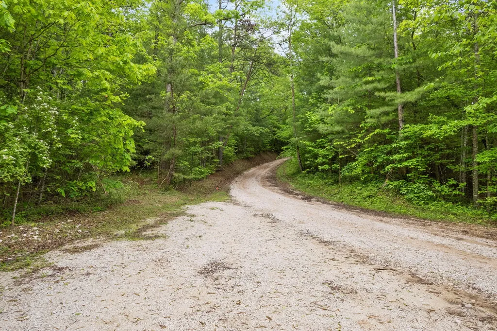 16 Clay-alexander Road Campton KY 41301