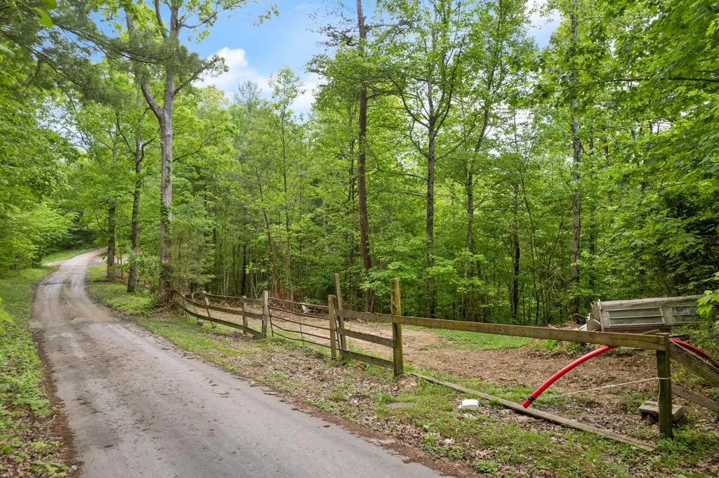 16 Clay-alexander Road Campton KY 41301