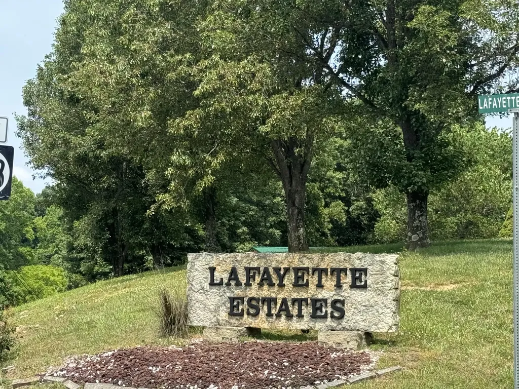 256 Lafayette Circle Irvine KY 40336