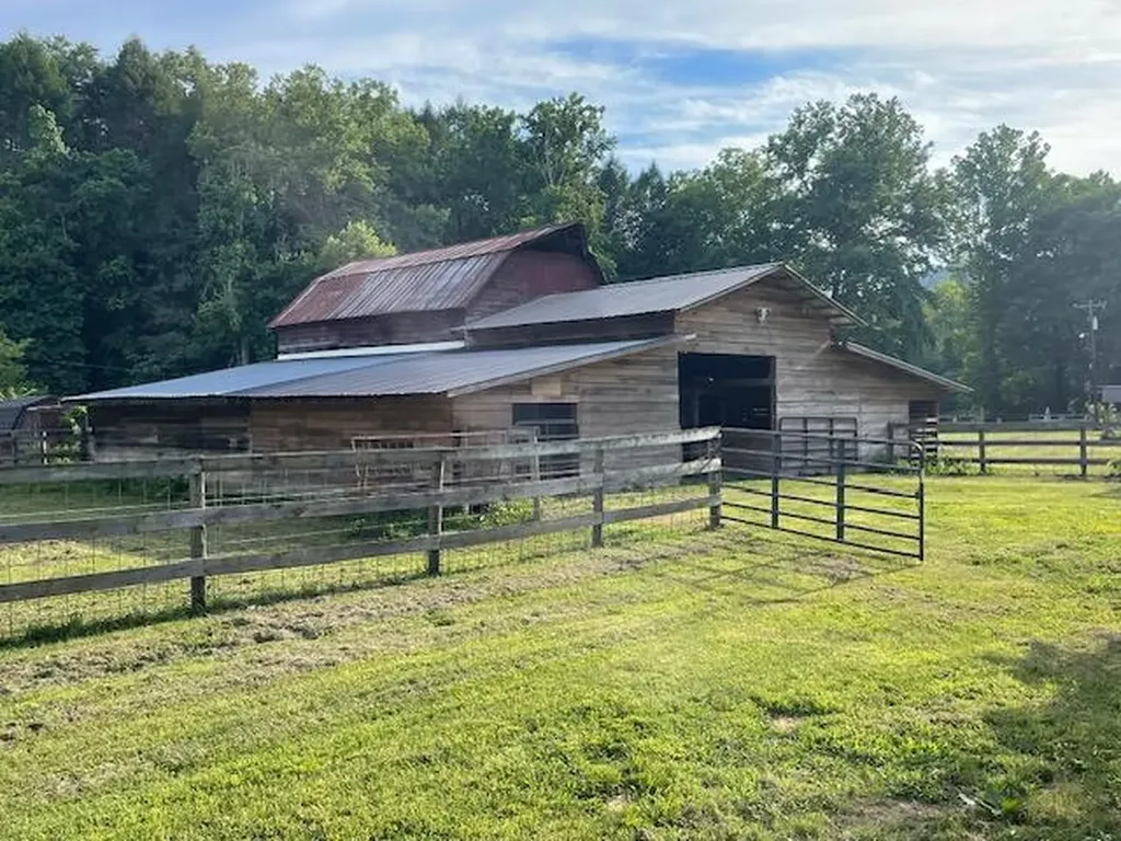 1208 Highway 217 Highway Middlesboro KY 40965