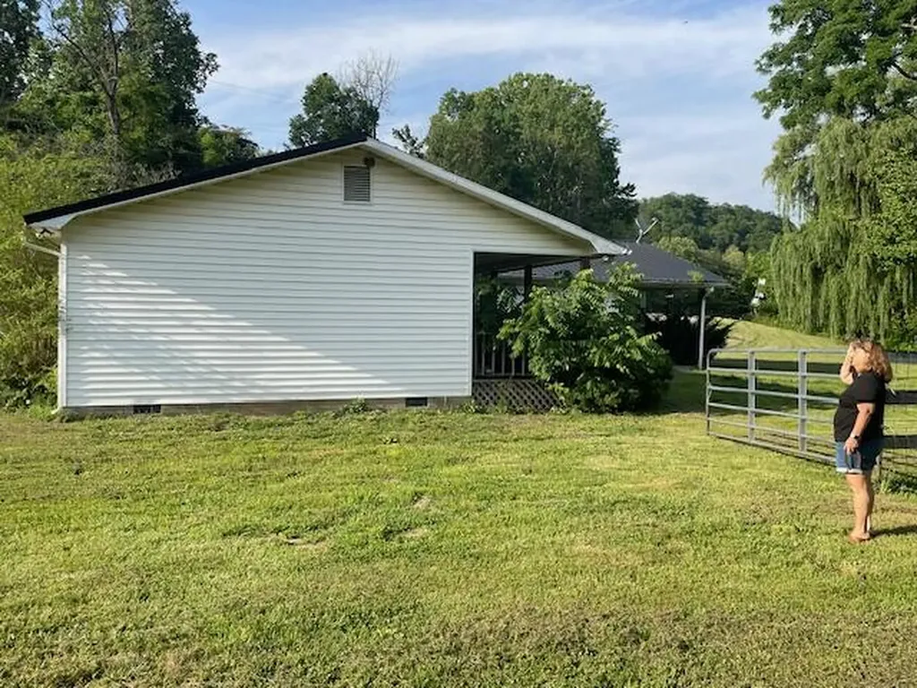 1208 Highway 217 Highway Middlesboro KY 40965