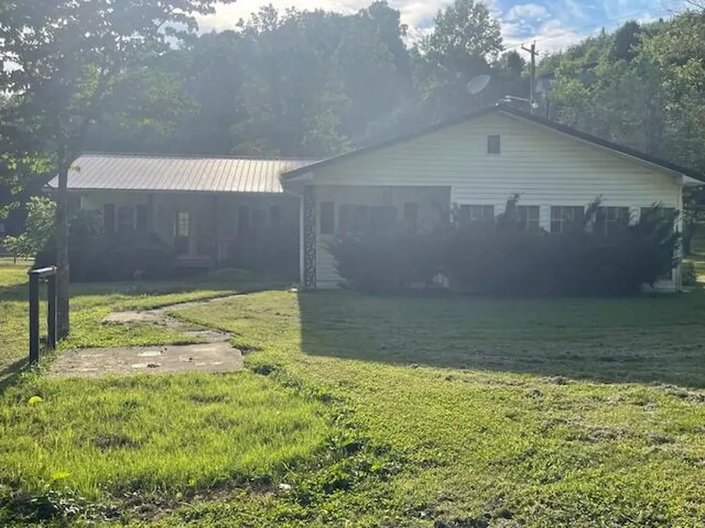 1208 Highway 217 Highway Middlesboro KY 40965