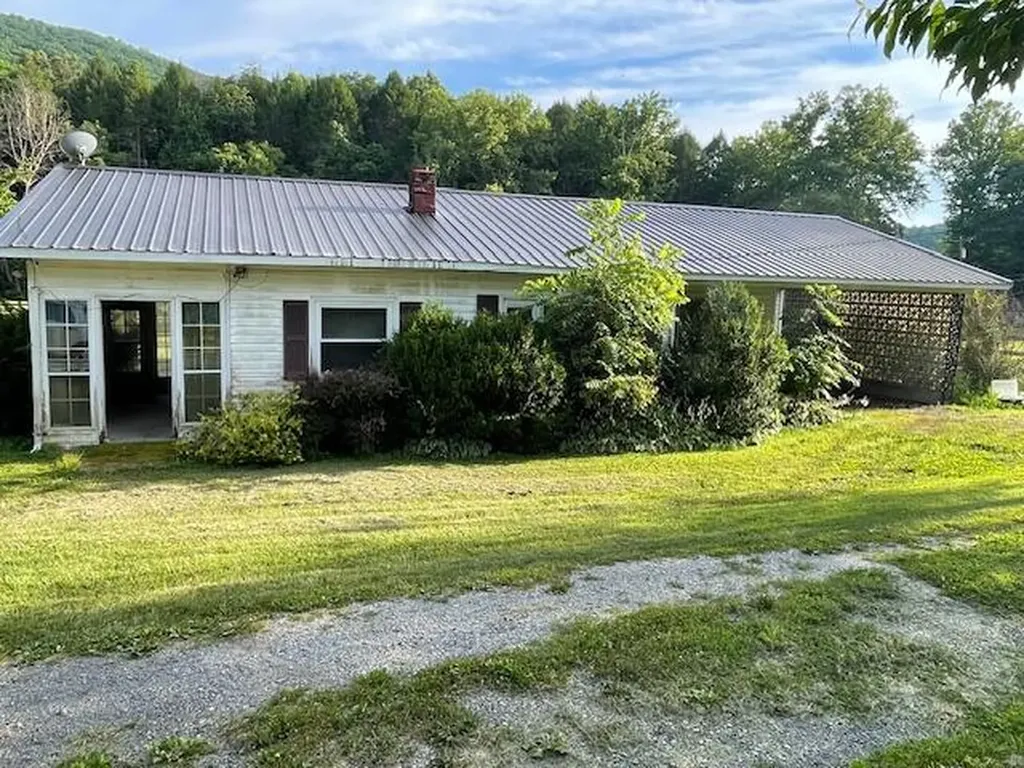 1208 Highway 217 Highway Middlesboro KY 40965