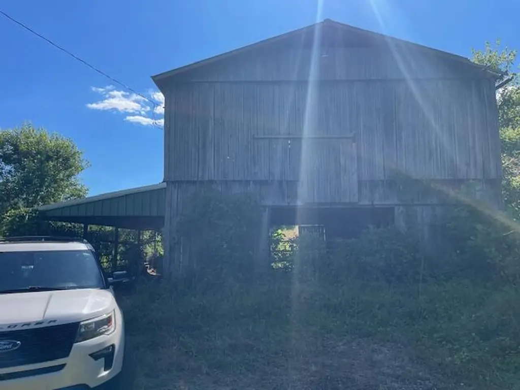 1208 Highway 217 Highway Middlesboro KY 40965