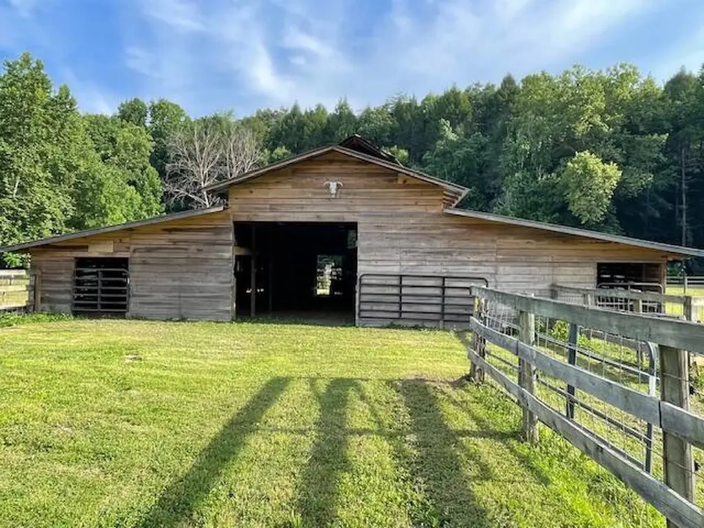 1208 Highway 217 Highway Middlesboro KY 40965