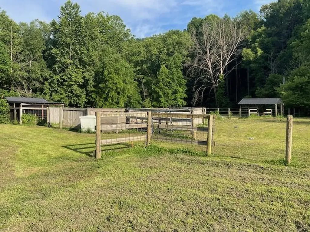 1208 Highway 217 Highway Middlesboro KY 40965