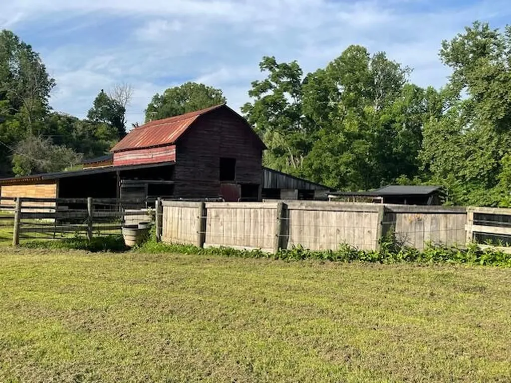 1208 Highway 217 Highway Middlesboro KY 40965