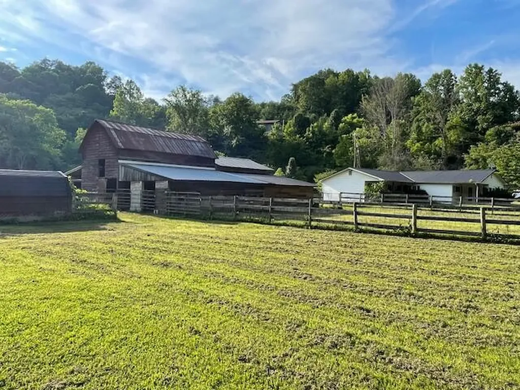 1208 Highway 217 Highway Middlesboro KY 40965