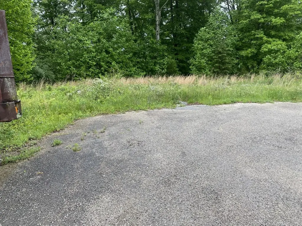 81-107 N Gracie Lane Russell Springs KY 42642