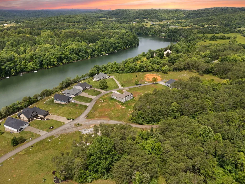 288 W Canterbury Drive Bronston KY 42518