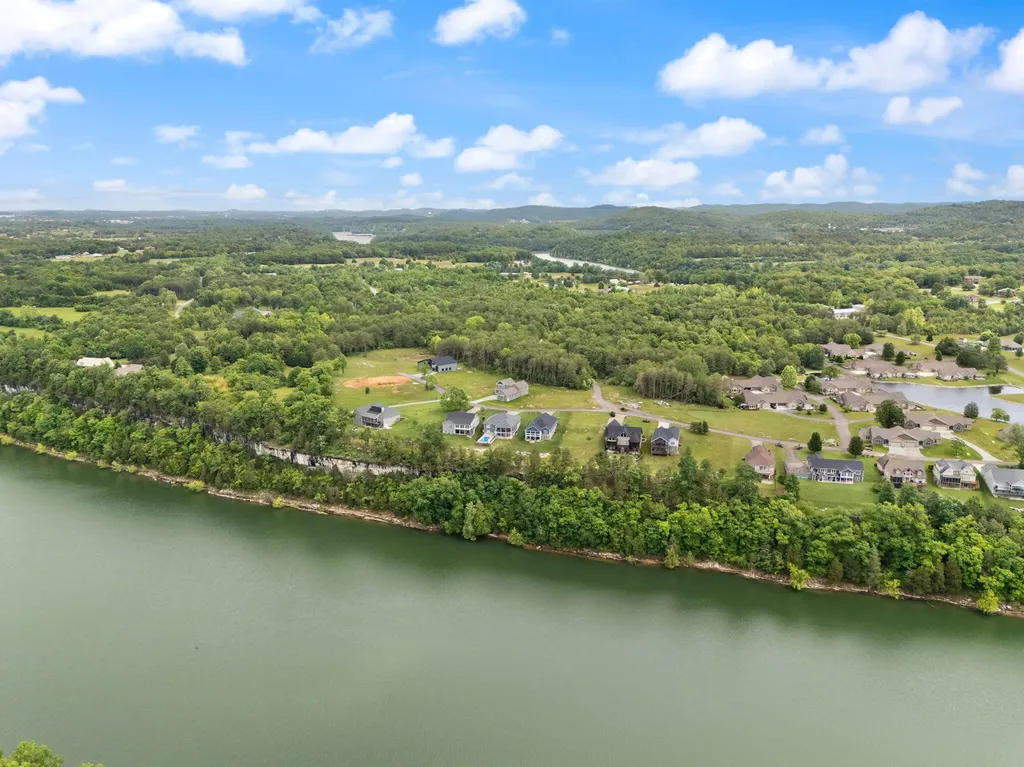 288 W Canterbury Drive Bronston KY 42518