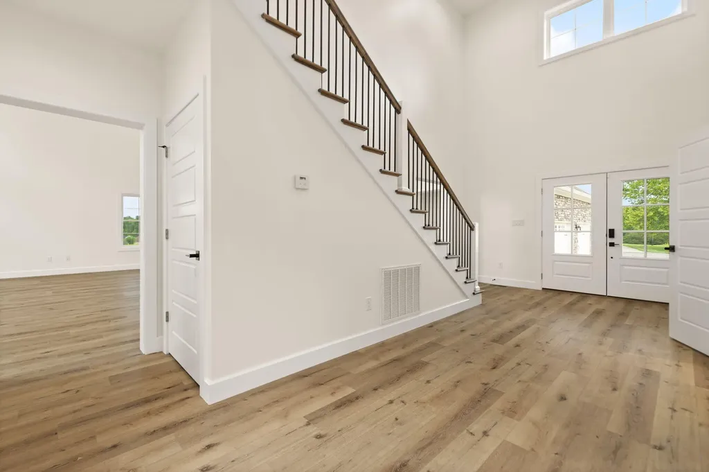 288 W Canterbury Drive Bronston KY 42518
