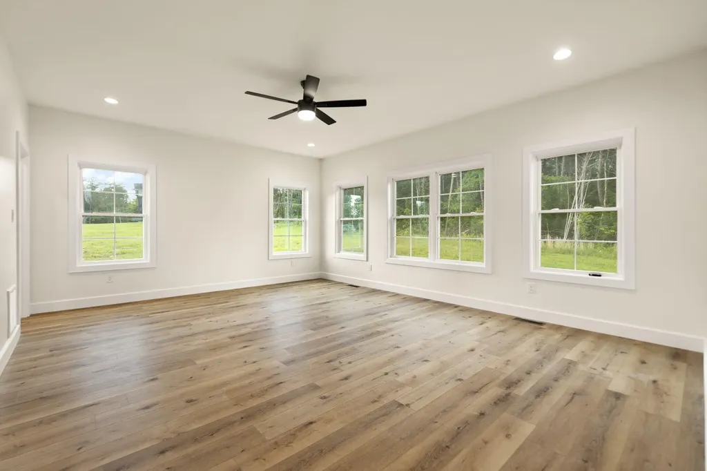 288 W Canterbury Drive Bronston KY 42518