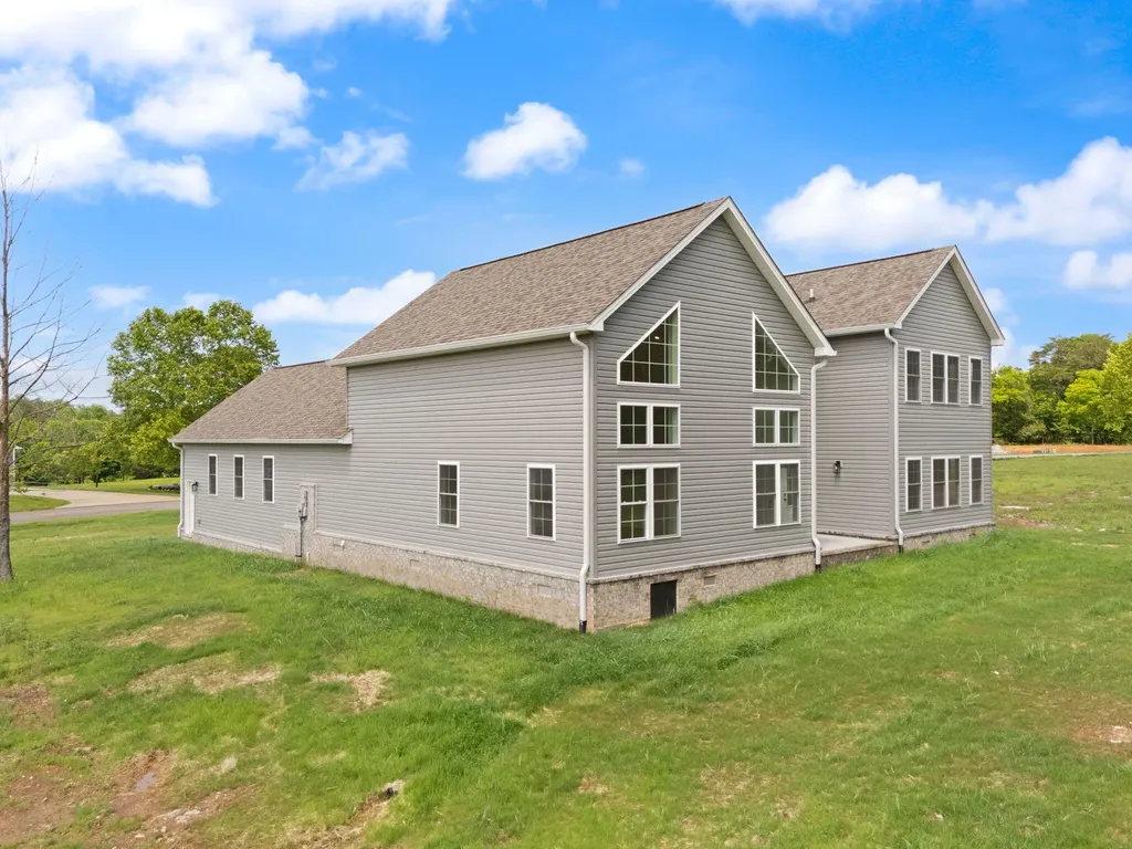 288 W Canterbury Drive Bronston KY 42518