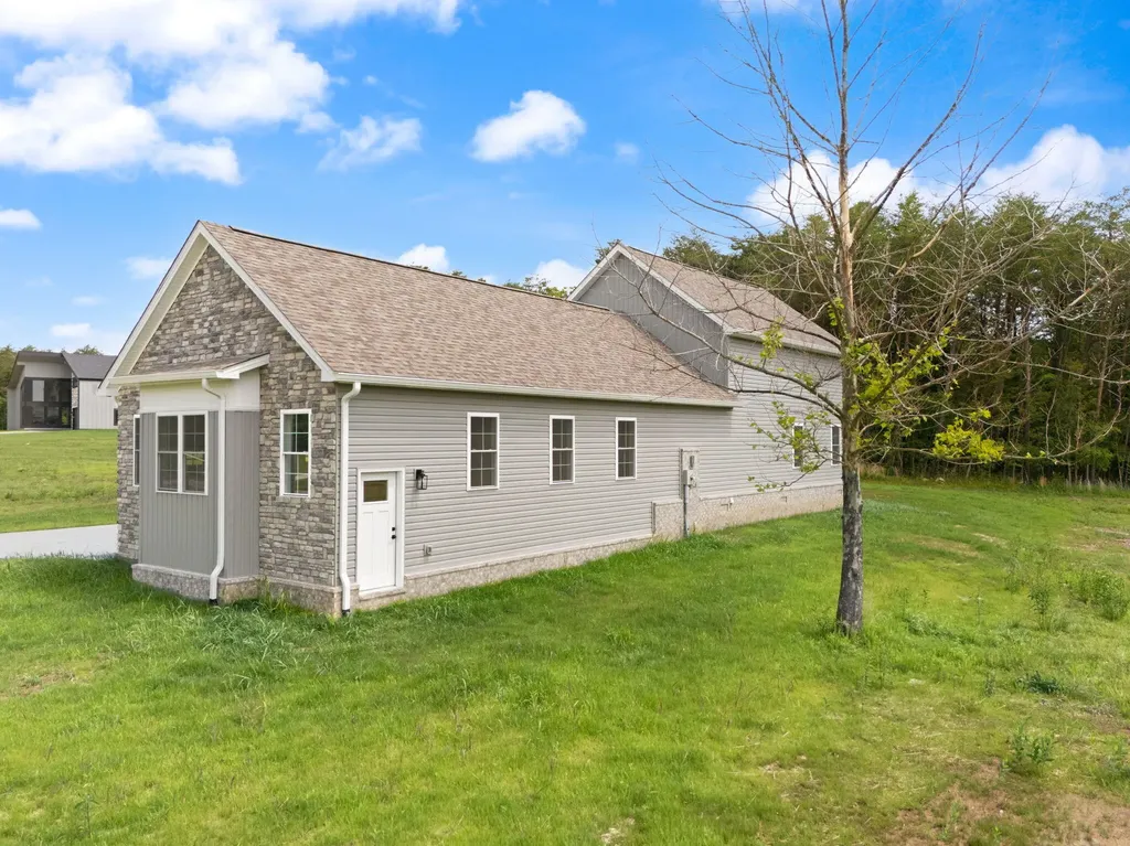 288 W Canterbury Drive Bronston KY 42518