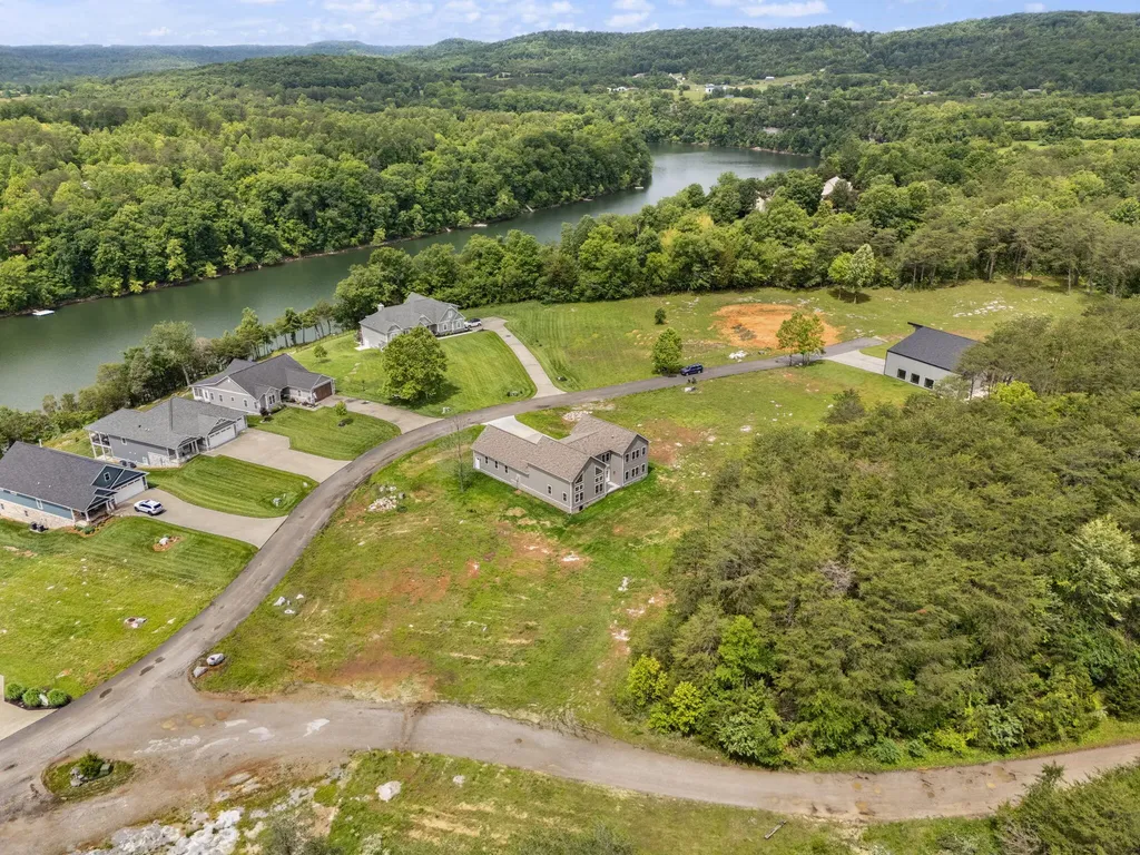 288 W Canterbury Drive Bronston KY 42518